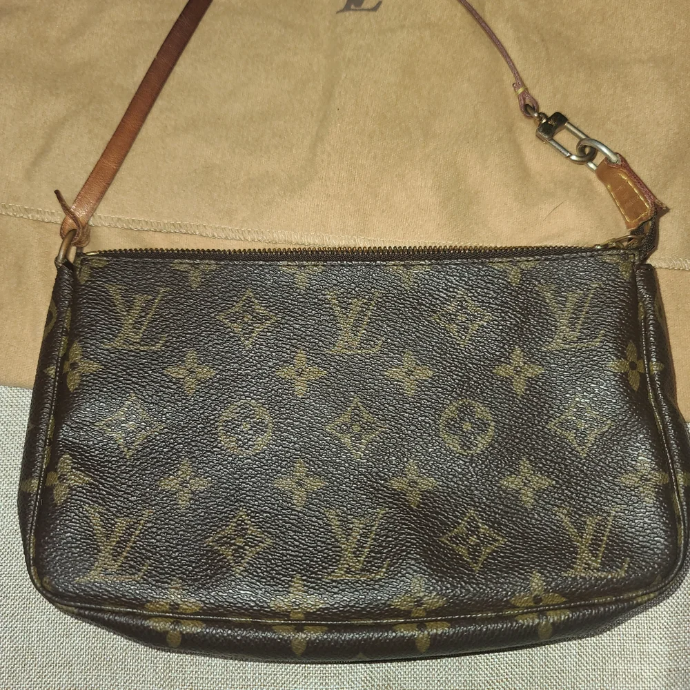 Louis Vuitton Brown Monogram Clutch - Picture 10 of 10